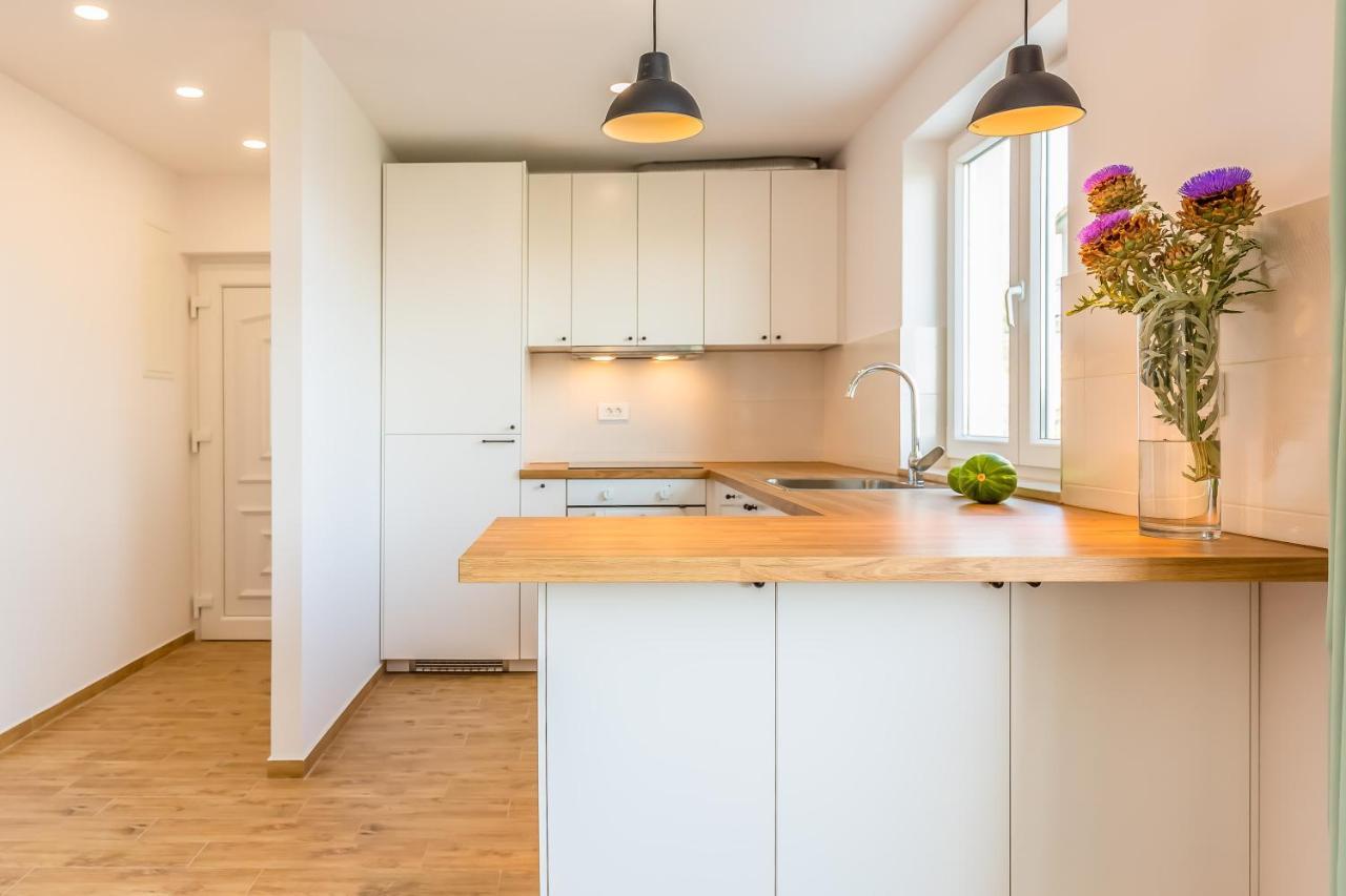Adris Apartments 오미스 외부 사진