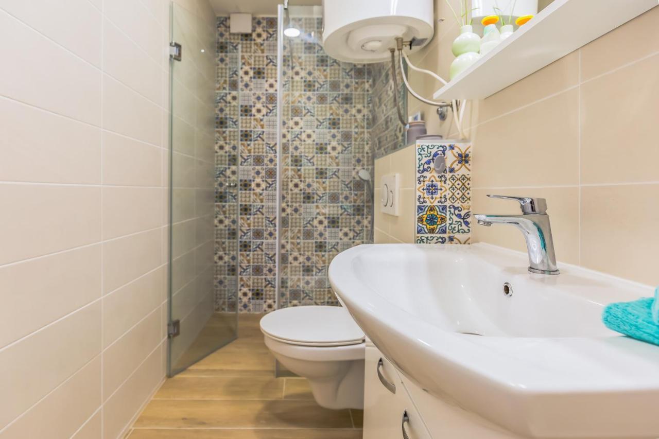 Adris Apartments 오미스 외부 사진