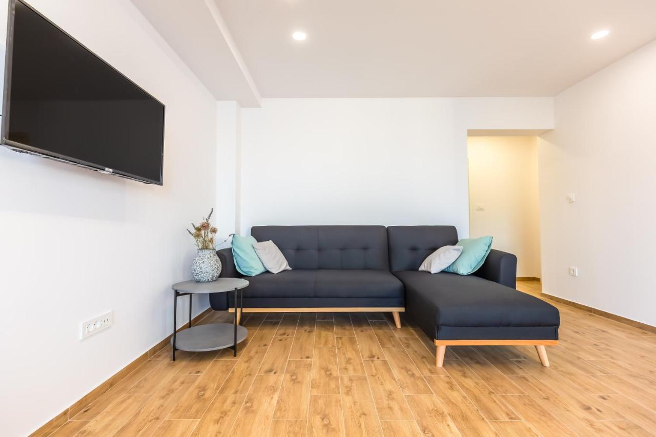 Adris Apartments 오미스 외부 사진