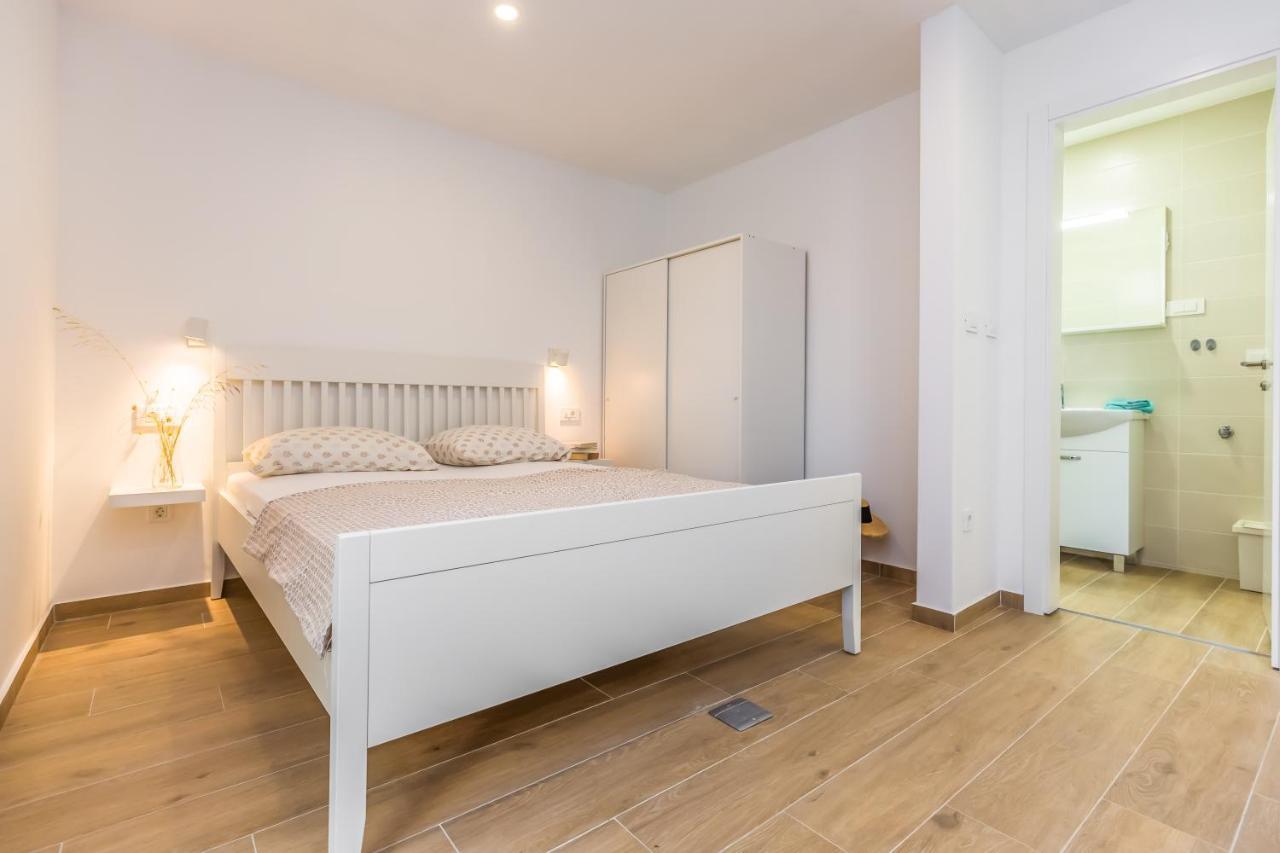 Adris Apartments 오미스 외부 사진
