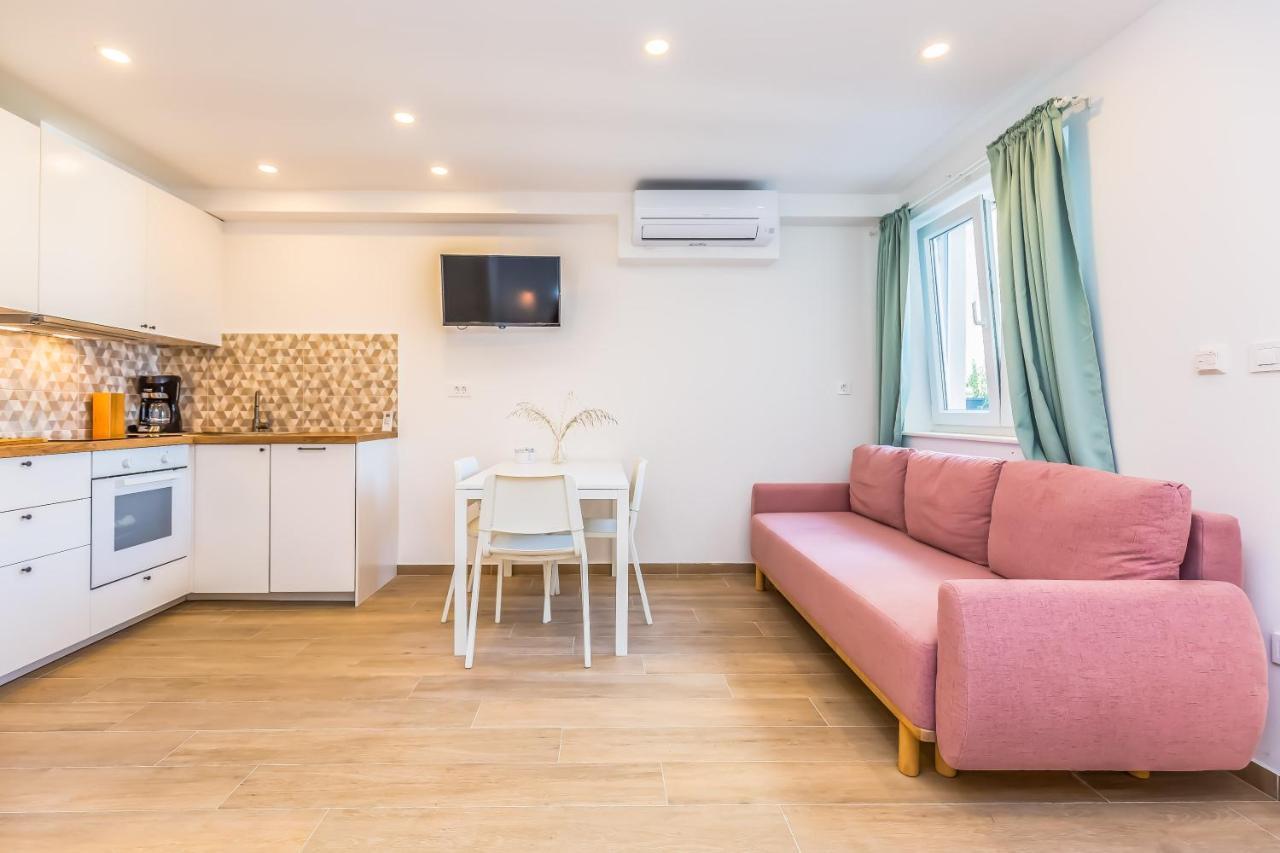 Adris Apartments 오미스 외부 사진