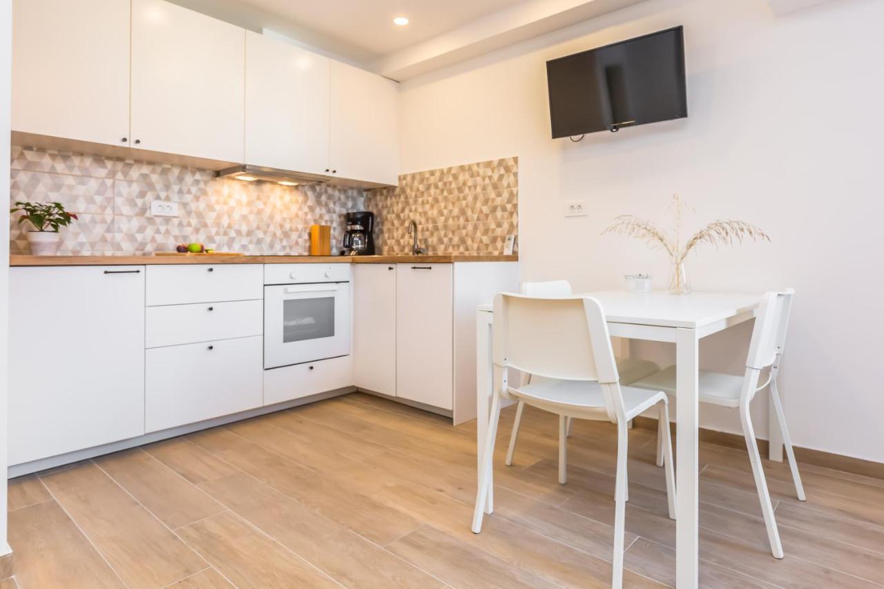 Adris Apartments 오미스 외부 사진