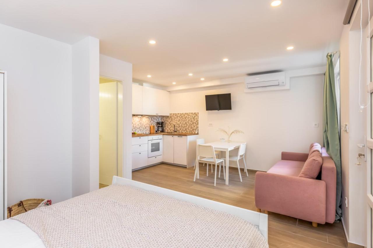 Adris Apartments 오미스 외부 사진