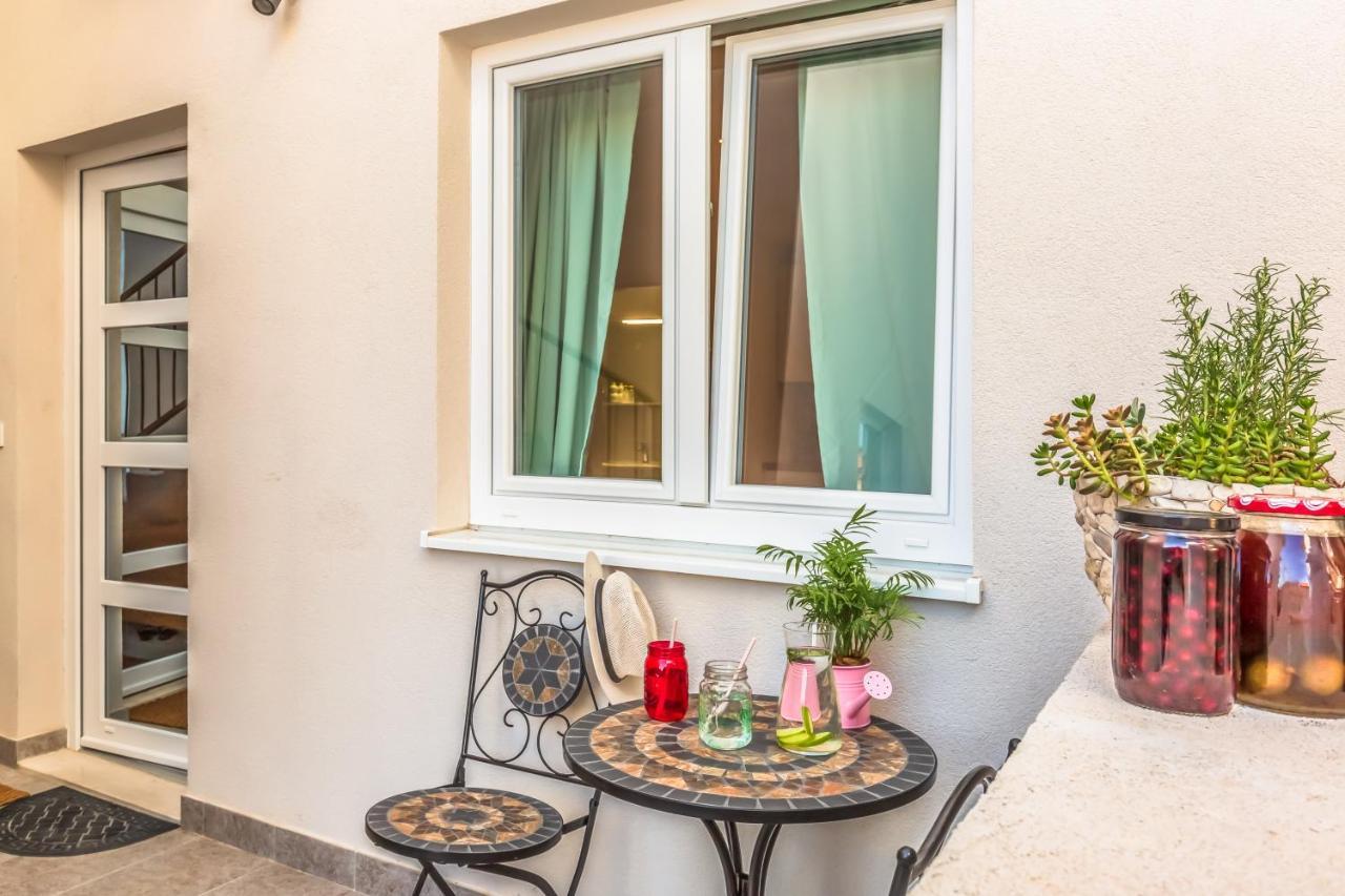Adris Apartments 오미스 외부 사진