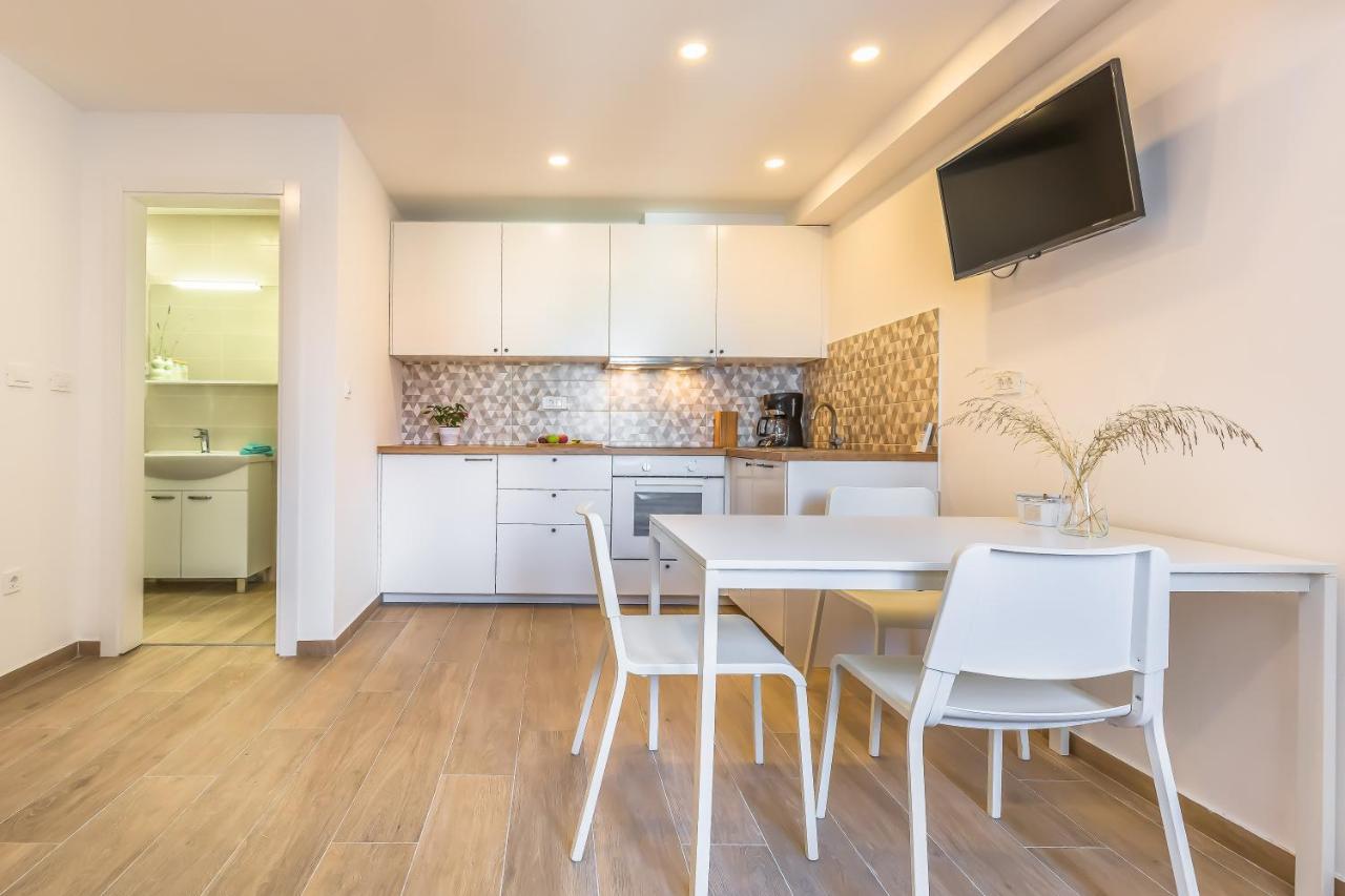 Adris Apartments 오미스 외부 사진