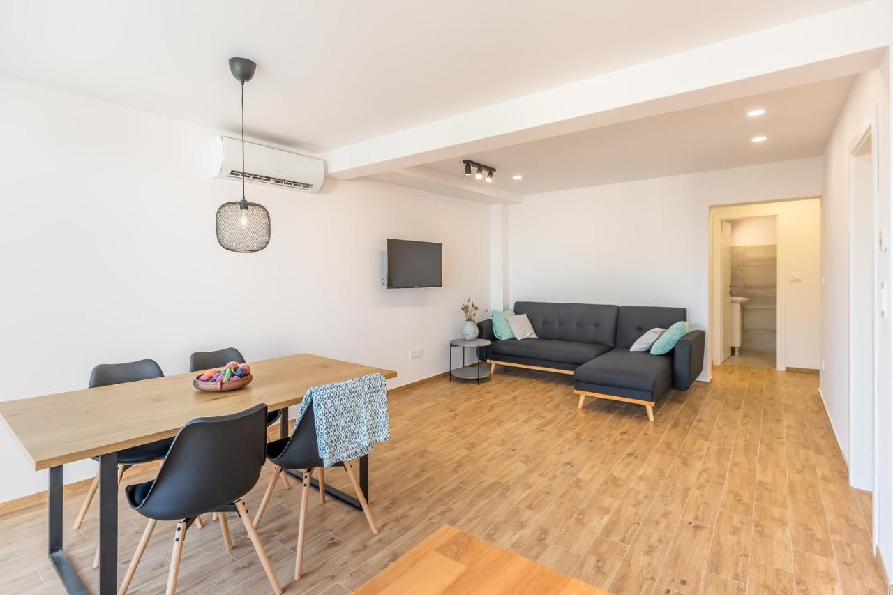 Adris Apartments 오미스 외부 사진
